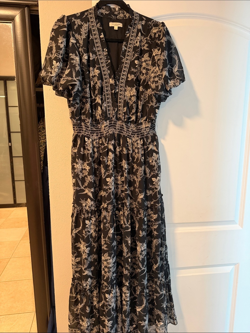 NWT Max Studio Floral Sleeveless V-Neck Maxi Dress Size L Lightweight size L
